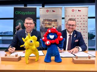 Smlouvu o spolupráci podepsali generální komisař české účasti na EXPO 2025 Ondřej Soška a ředitel OKsystemu Vítězslav Ciml, ©Kancelář generálního komisaře, Česká centra