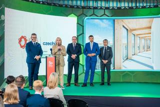 Podobu pavilonu na agrosalonu Země živitelka představili (zleva) generální komisař Ondřej Soška, ministryně obrany Jana Černochová, ministr zemědělství Marek Výborný, ministr životního prostředí Petr Hladík a Japonský velvyslanec J.E. Kansuke Nagaoka ©Kancelář generálního komisaře, Česká centra, Dominik Kučera