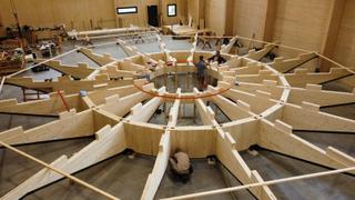 Snímek výroby dřevěné konstrukce české národního pavilonu ©Kancelář generálního komisaře, Česká centra, Dominik Kučera