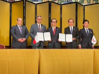 Na fotografii zleva – Dimitri Kerkentzes, generální tajemník BIE; Ondřej Soška, generální komisař české účasti na EXPO 2025; Hiroyuko Ishige, generální tajemník Japonské asociace pro EXPO 2025; Koji Haneda, generální komisař Expo 2025 Ósaka a Shinichi Akatani, japonský ministr hospodářství, obchodu a průmyslu.
