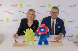 Smlouvu o spolupráci podepsali generální komisař české účasti na EXPO 2025 Ondřej Soška a Markéta Daňková ze společnosti AGC Flat Glass Czech, ©Kancelář generálního komisaře, Česká centra, Jan Herch