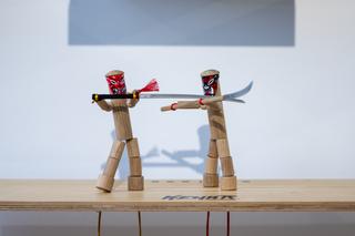 Figurky zaujímají díky korálkům reálné bojové pozice, ©Kenka Puppetgame