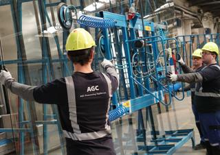 Provoz v závodě AGC Processing Teplice, kde byla zpracována skla na fasádu českého národního pavilonu, ©AGC Flat Glass Czech